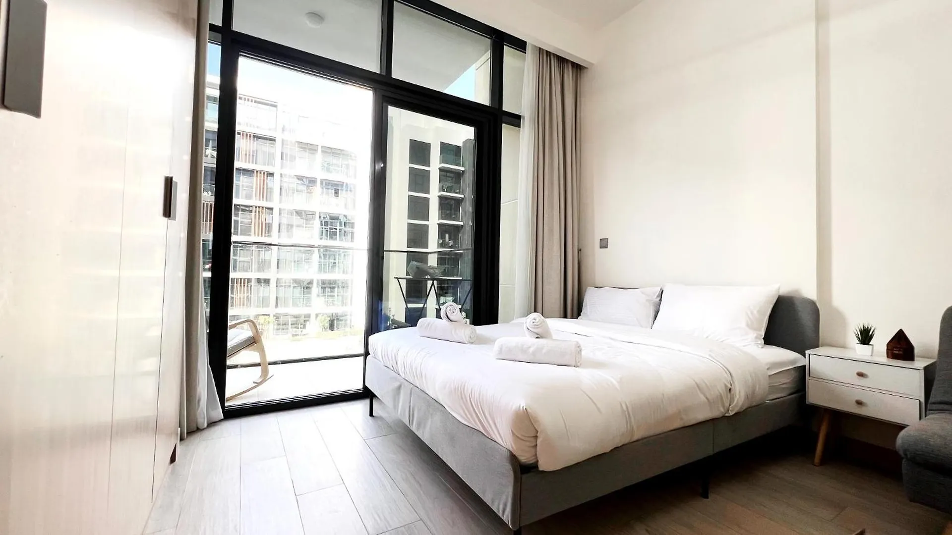 Studio In Azizi Riviera 10 Mins To Downtown contacts